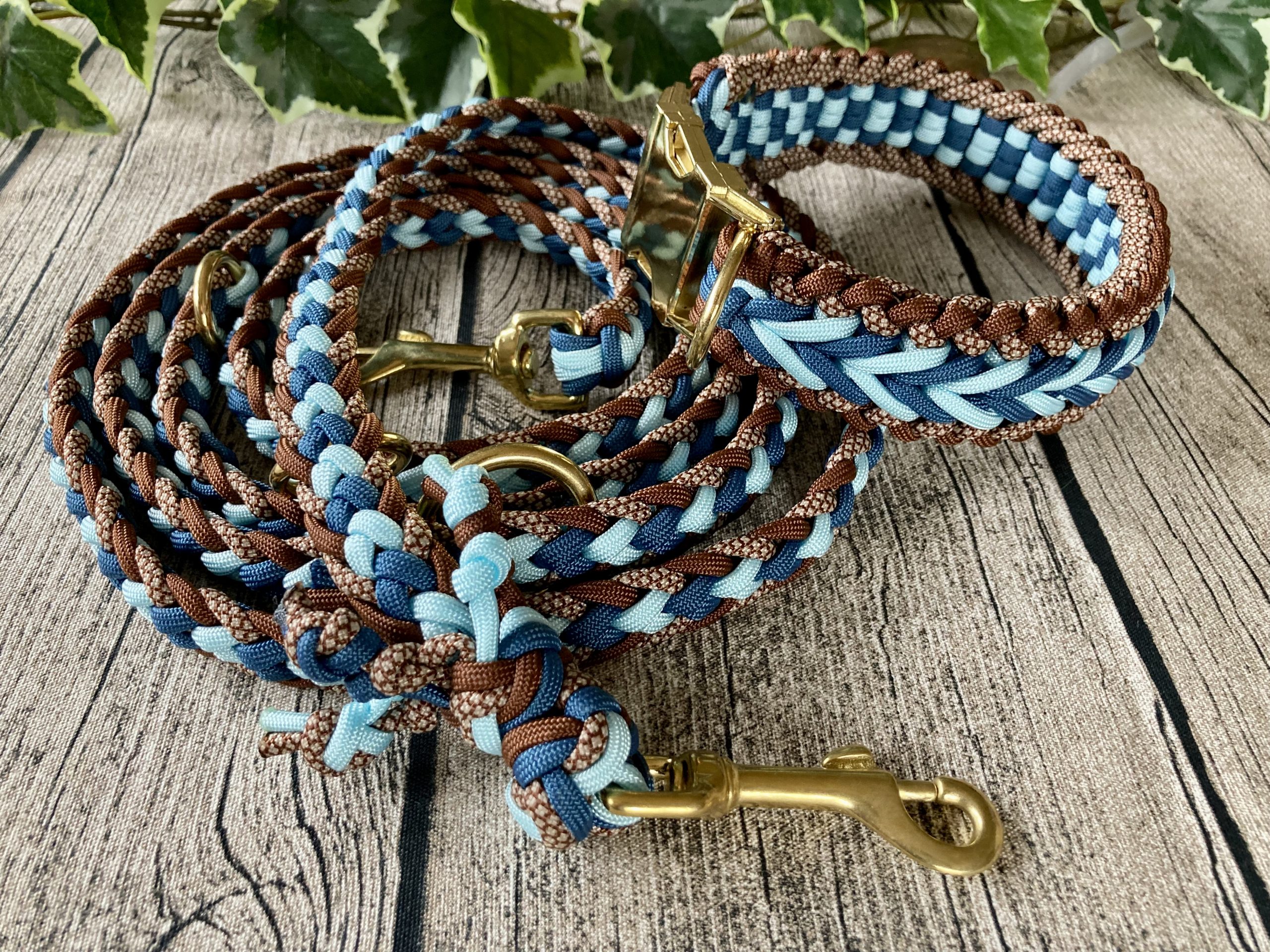 2023-11-17 12.21.03 Breites Hundehalsband aus handgeflochtenem Paracord in Farbkombi BlueberryMuffin, personalisierbar – Bild 3