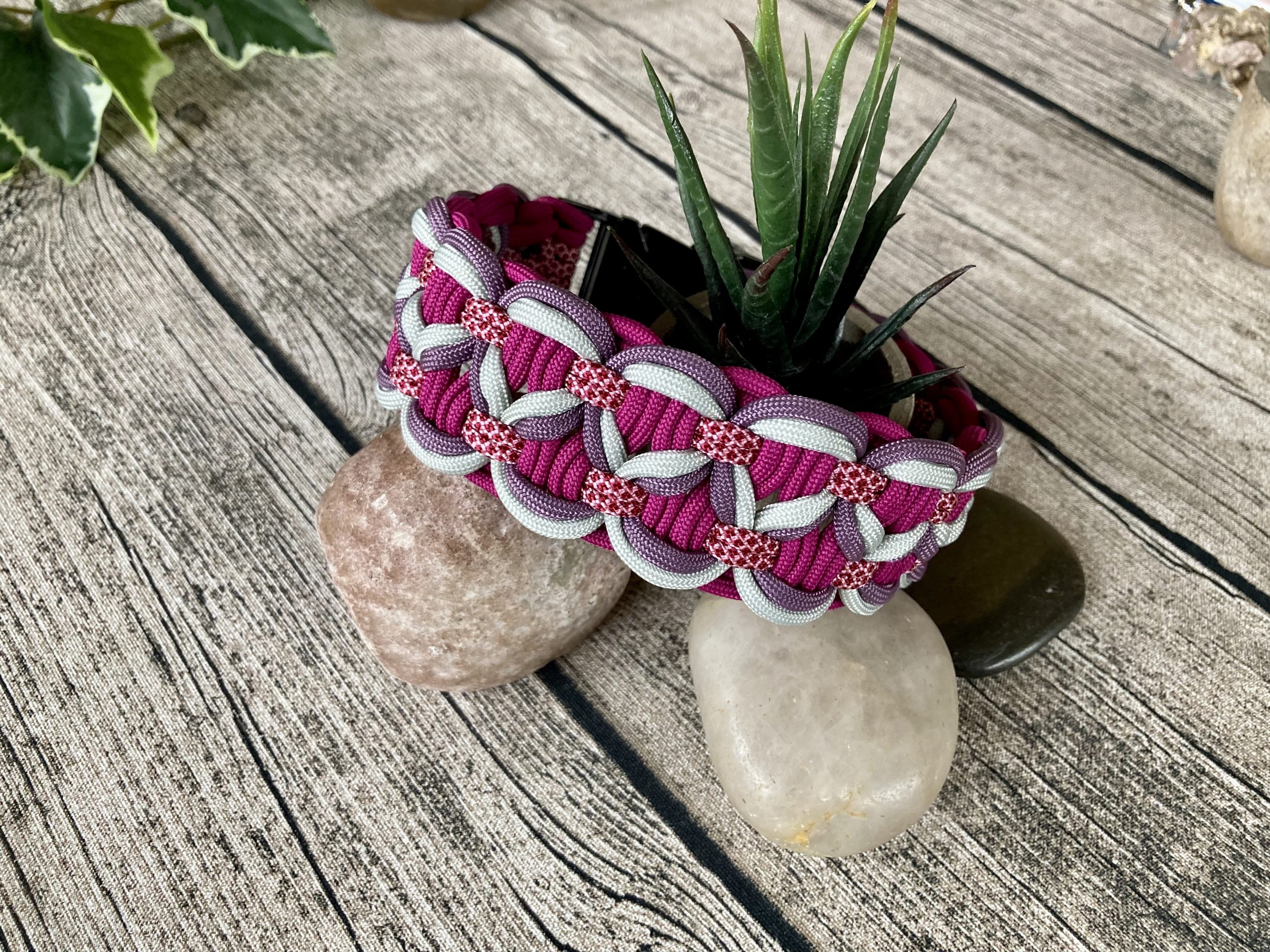 Breites Hundehalsband aus handgeflochtenem Paracord in Farbkombi PinkMelody