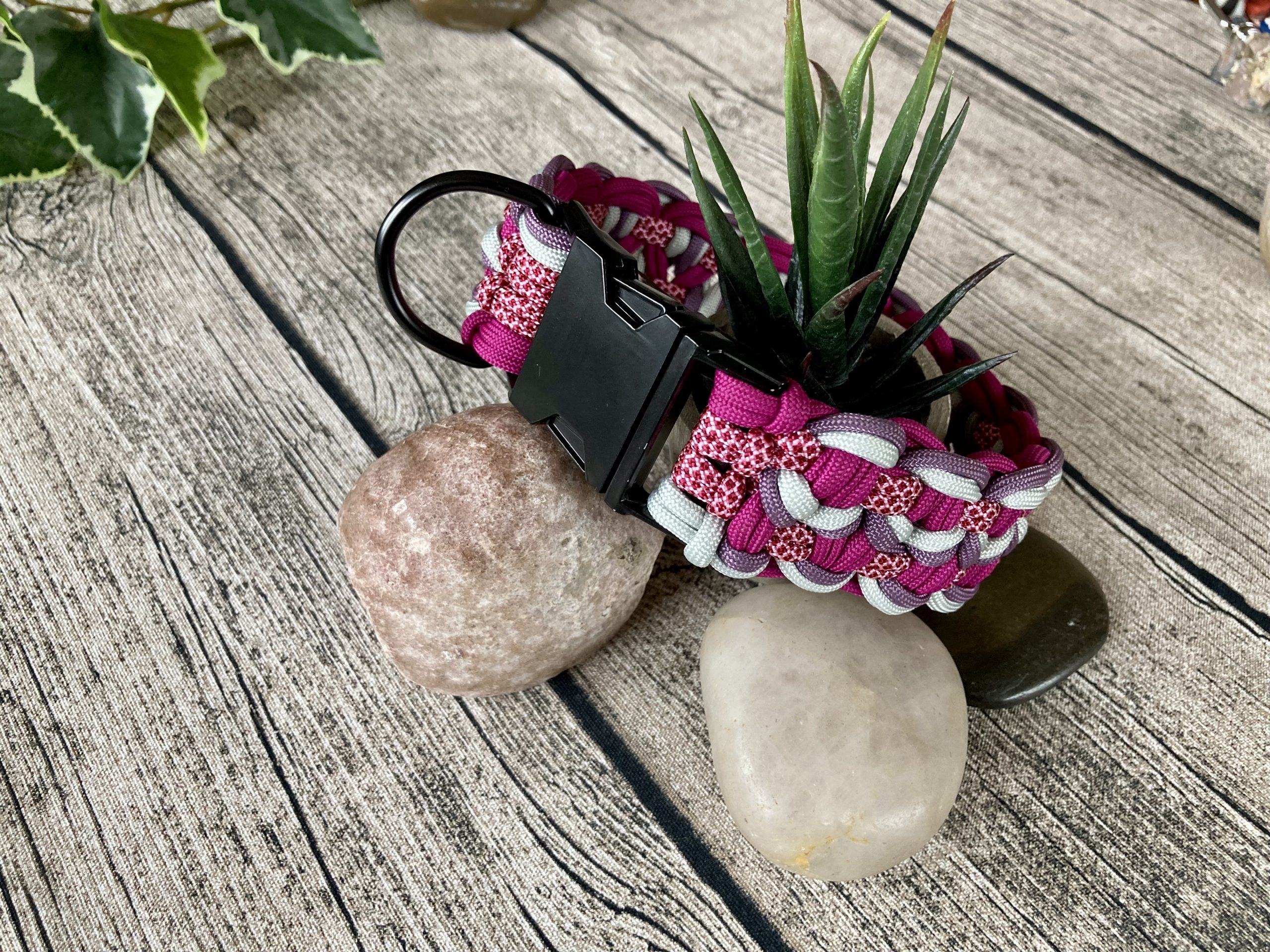 Breites Hundehalsband aus handgeflochtenem Paracord in Farbkombi PinkMelody – Bild 2