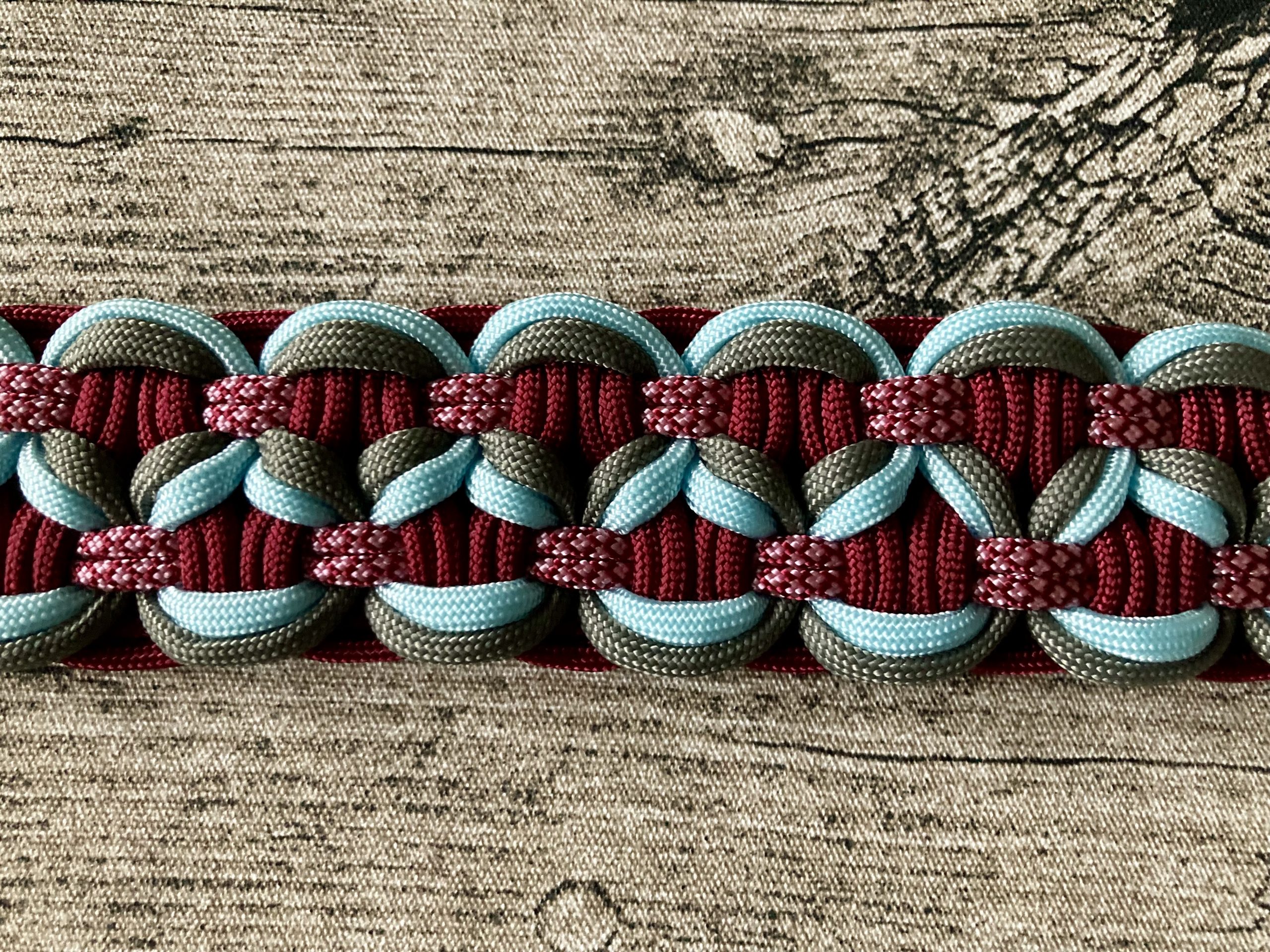 2024-01-03 14.25.43 Breites Hundehalsband aus handgeflochtenem Paracord in Farbkombi HappyDay – Bild 5