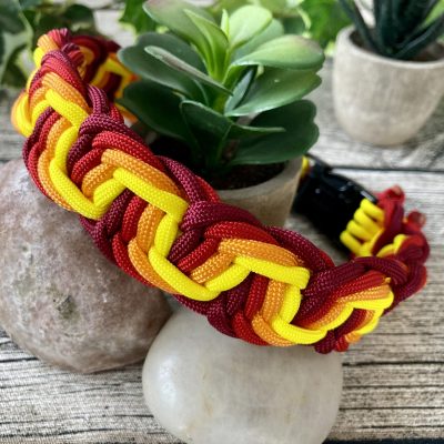 Hundehalsband aus handgeflochtenem Paracord in Farbkombi FireStorm