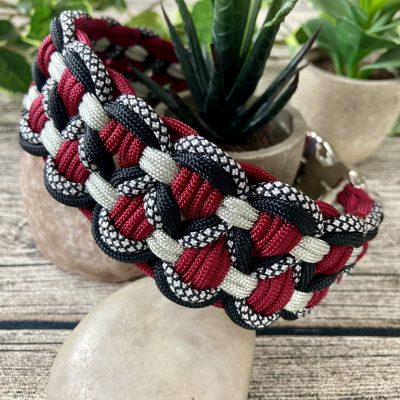 Breites Hundehalsband aus handgeflochtenem Paracord in Farbkombi RegalRed