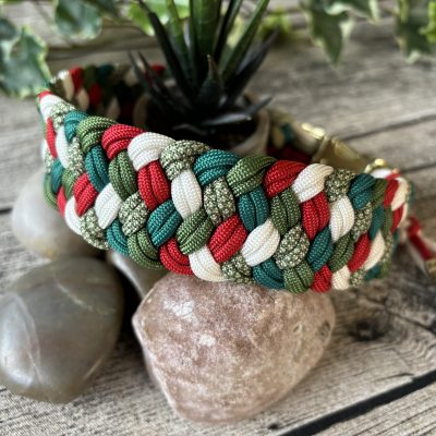Breites Hundehalsband aus handgeflochtenem Paracord in Farbkombi Christmas