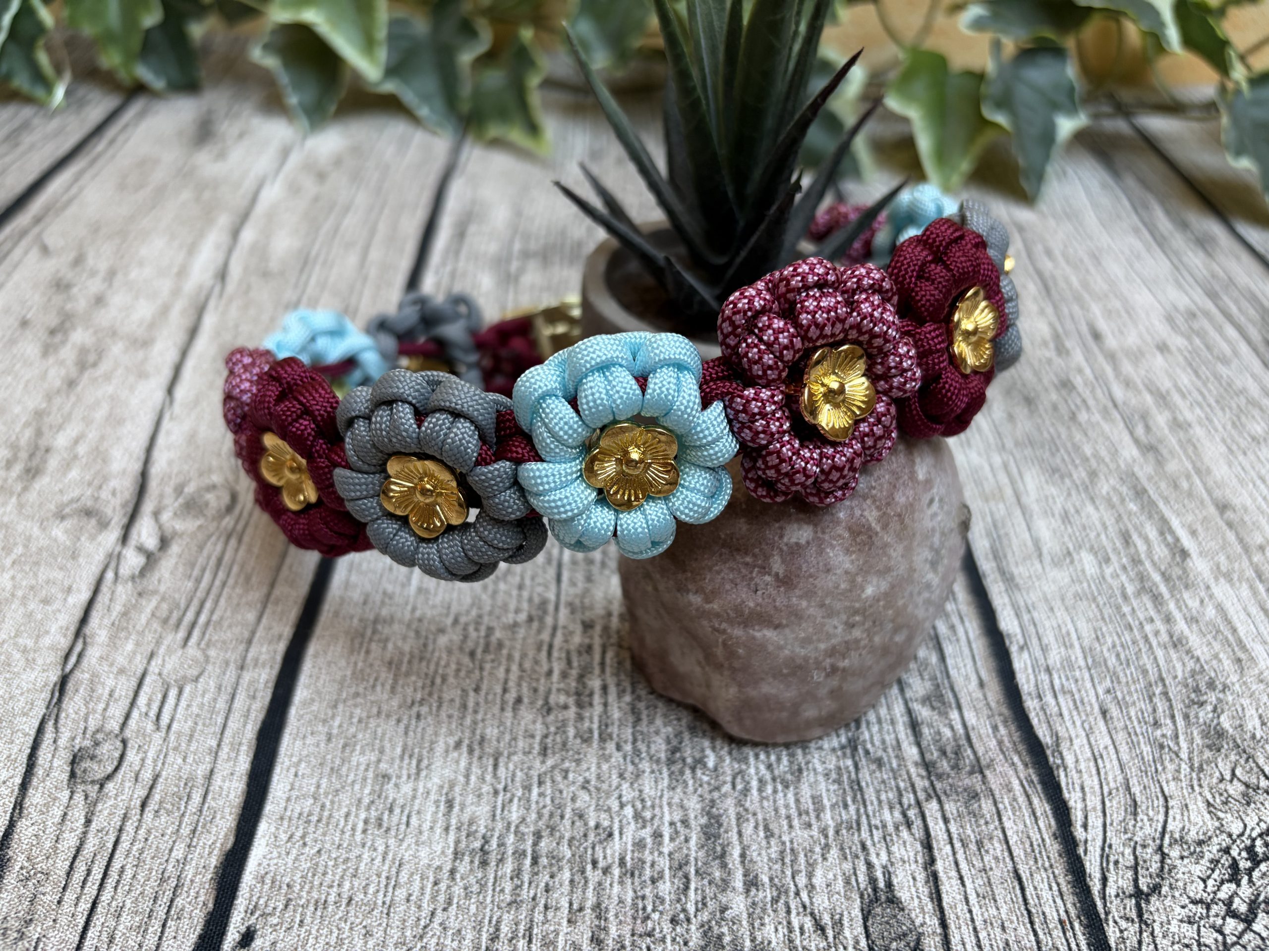 Blumen-Hundehalsband aus handgeflochtenem Paracord in Farbkombi HappyDay