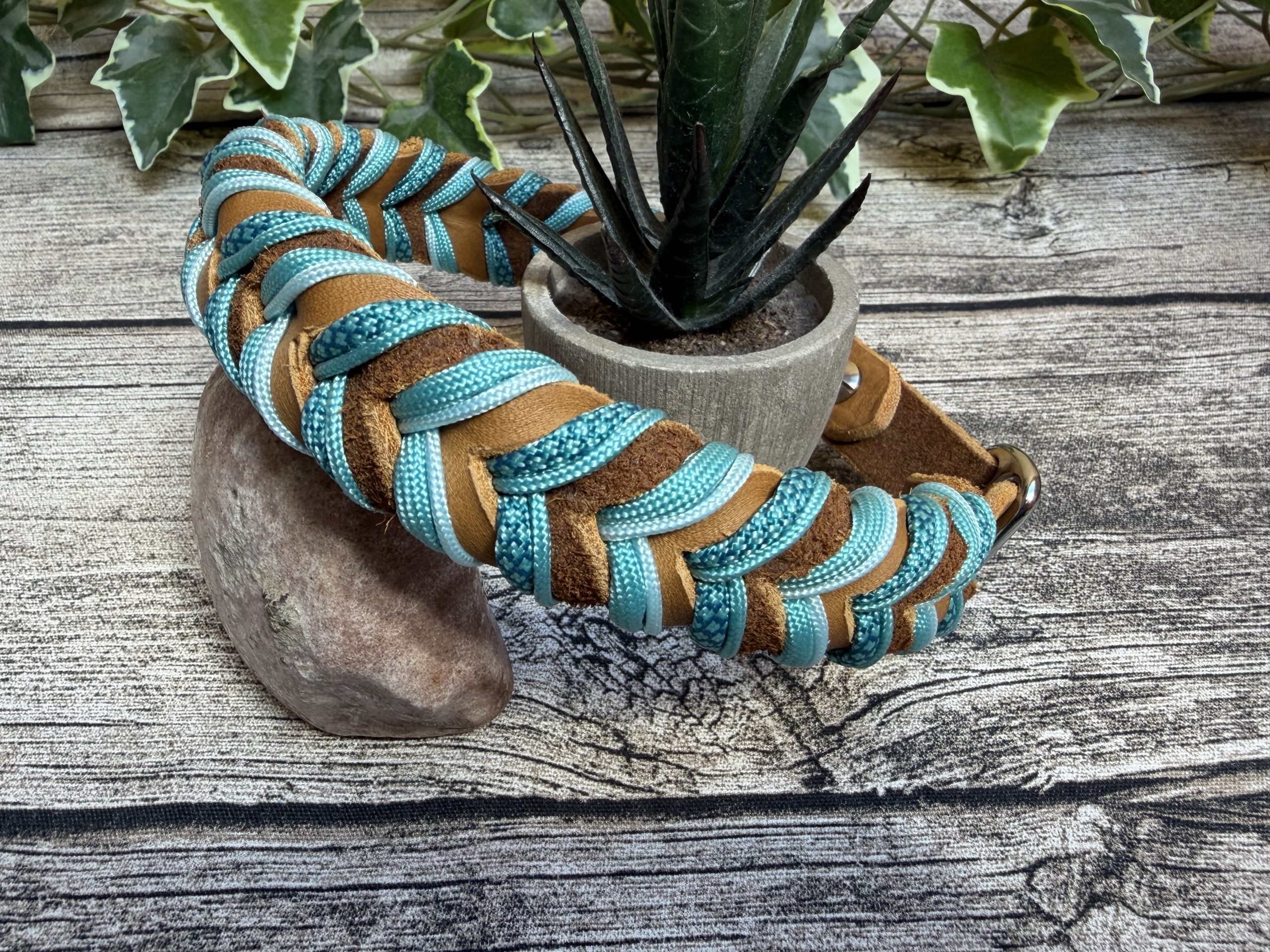 fettleder hundehalsband dekorativ geflochten mit paracord fettleder hundehalsband dekorativ geflochten mit paracord